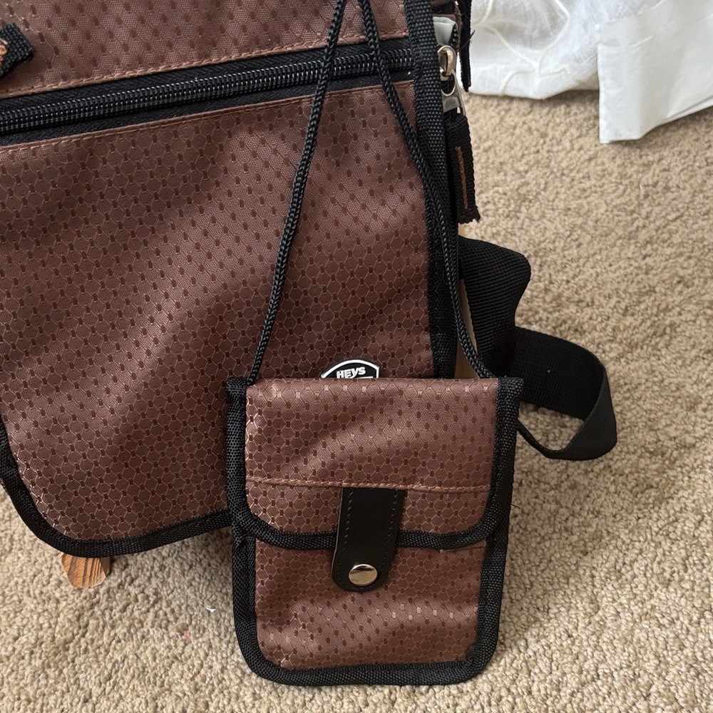 Heys NWOT Travelmate V3 Crossbody Sling Travel Bag with Adjustable Strap
